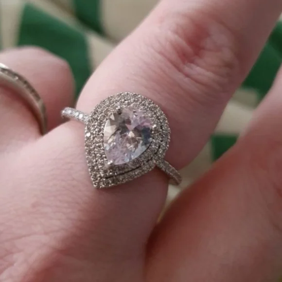 New Pear 1.5 CT 925 Sterling Silver Diamond Ring - Picture 2 of 6